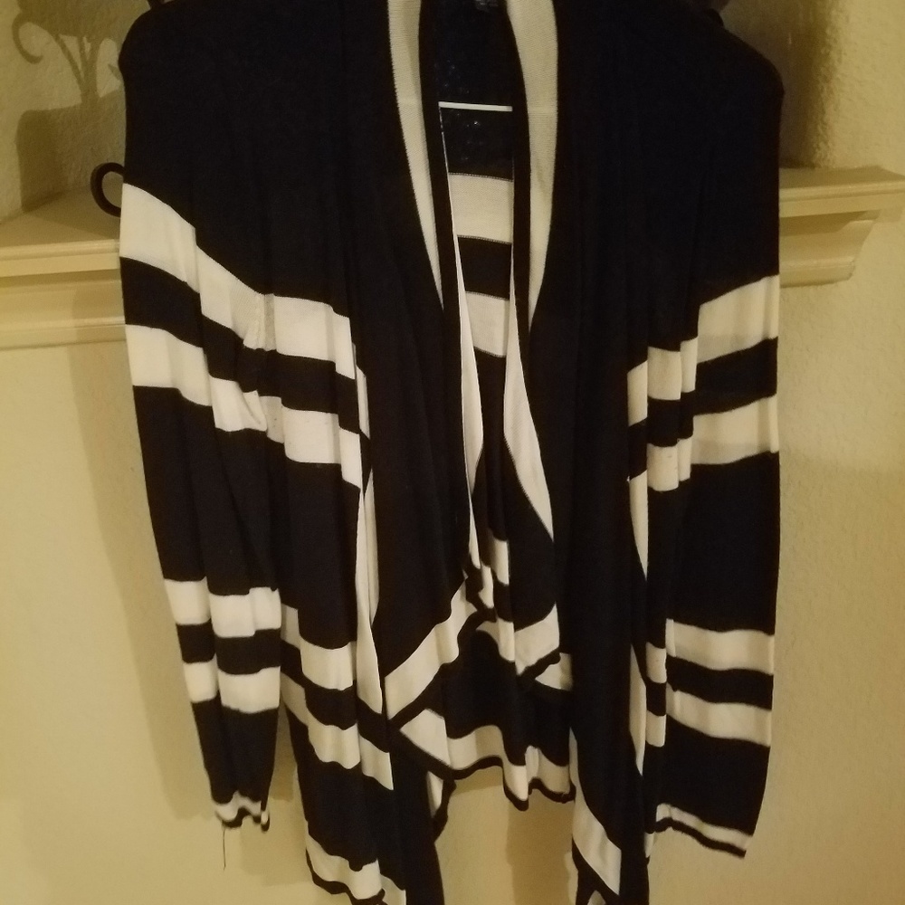 Sweater with tapered front
